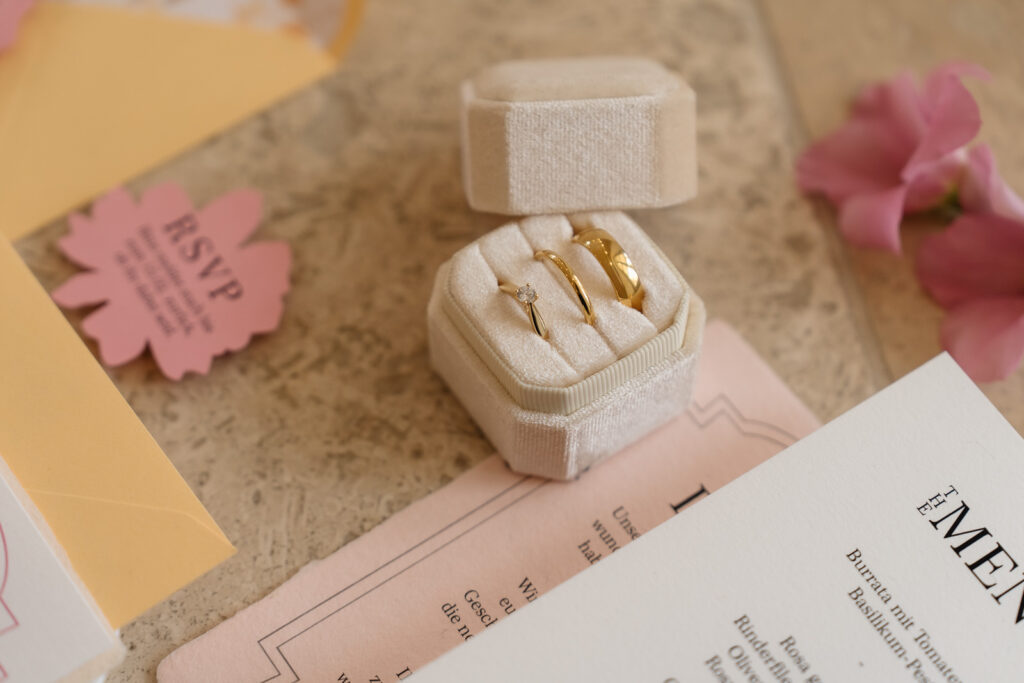 Detailaufnahme der Eheringe in Peißenberg